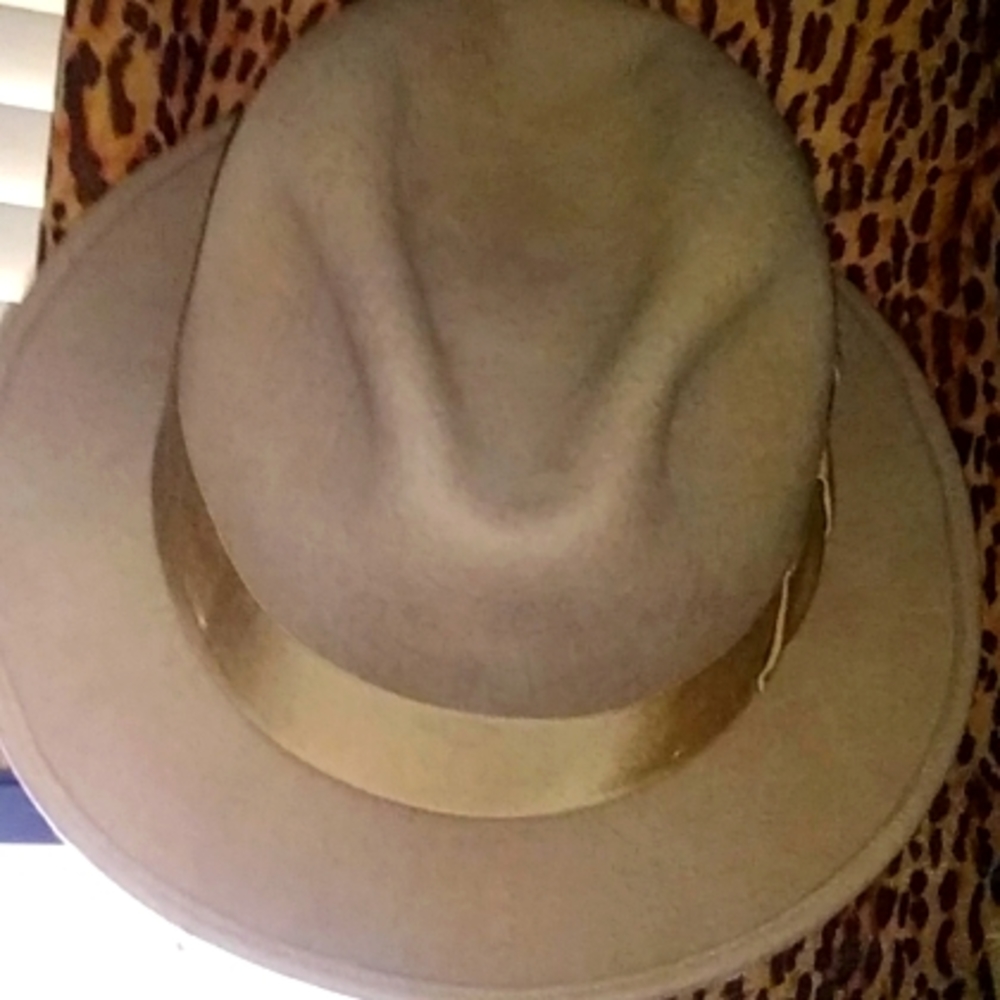 BRONER HAT